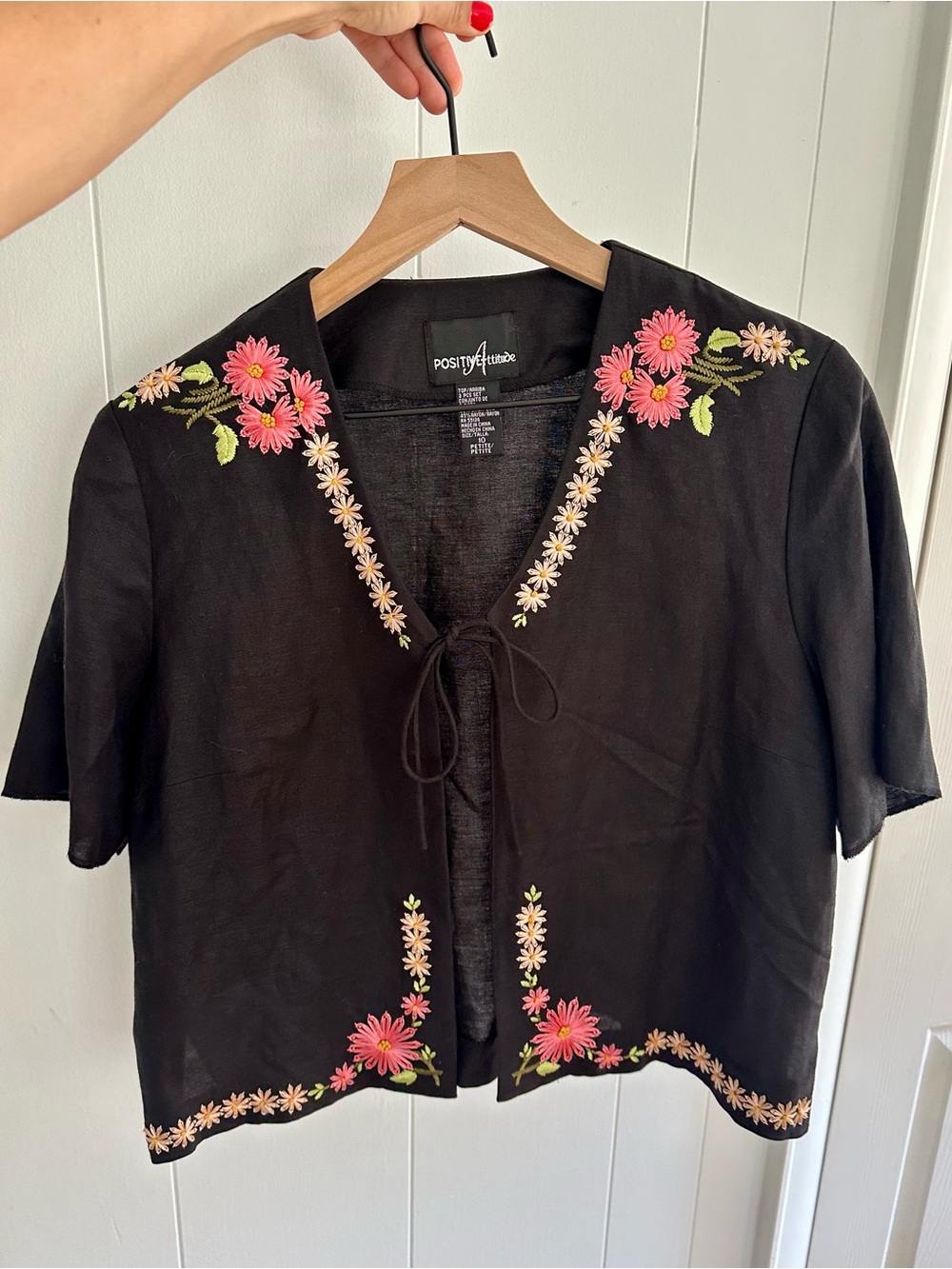 Vtg 90s Embroidered Floral Black Tie Front Top Medium